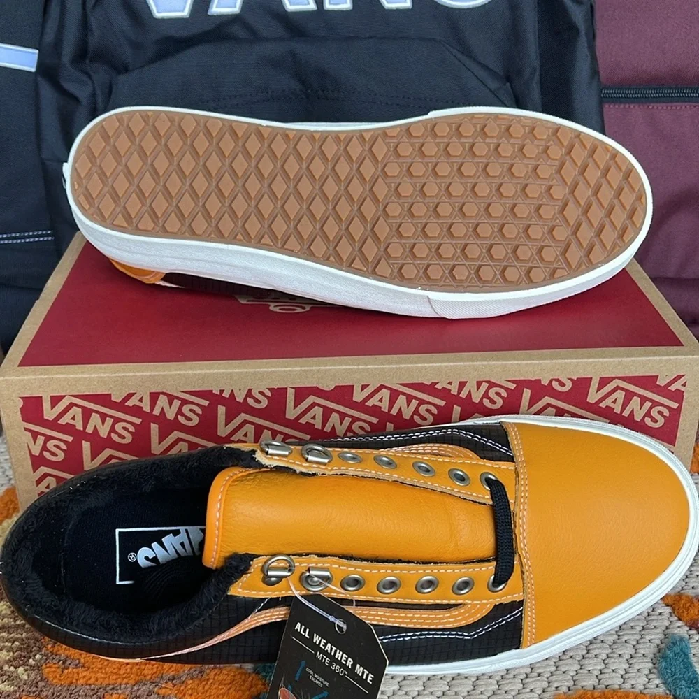 Vans Men’s Old Skool Mte (Mte) Apricot/Black
VN0A348F2NF
Sneakers - Picture 2 of 16